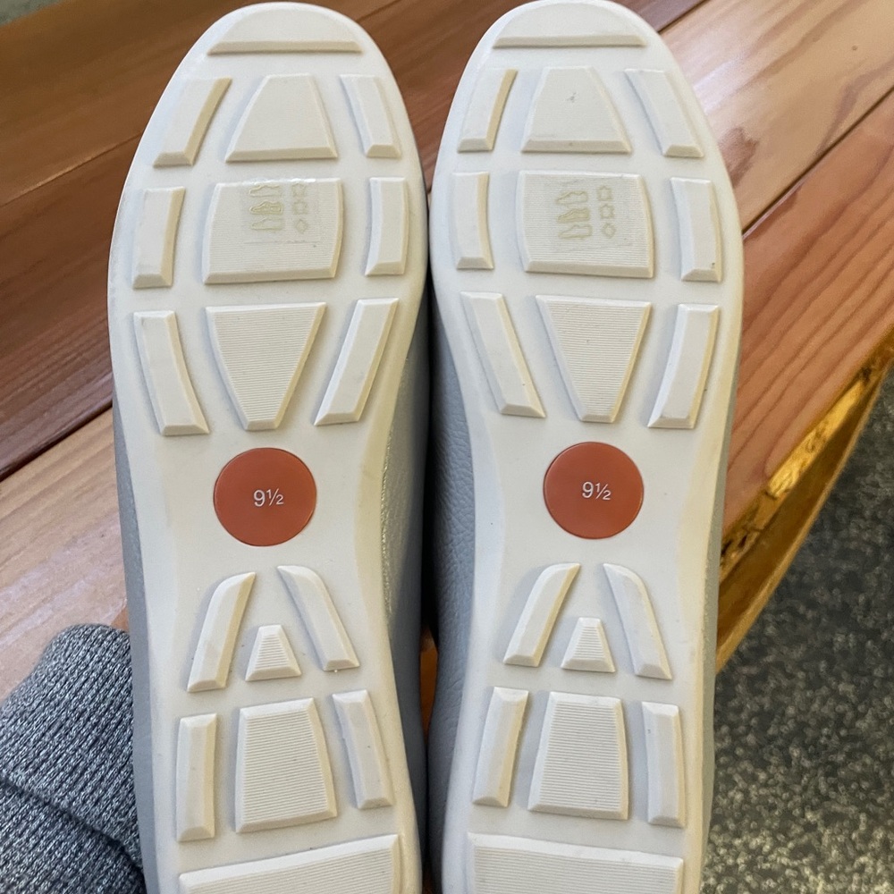 Driver Club USA Women's Floral Embroidered Loafers - Cream - Picture 4 of 4